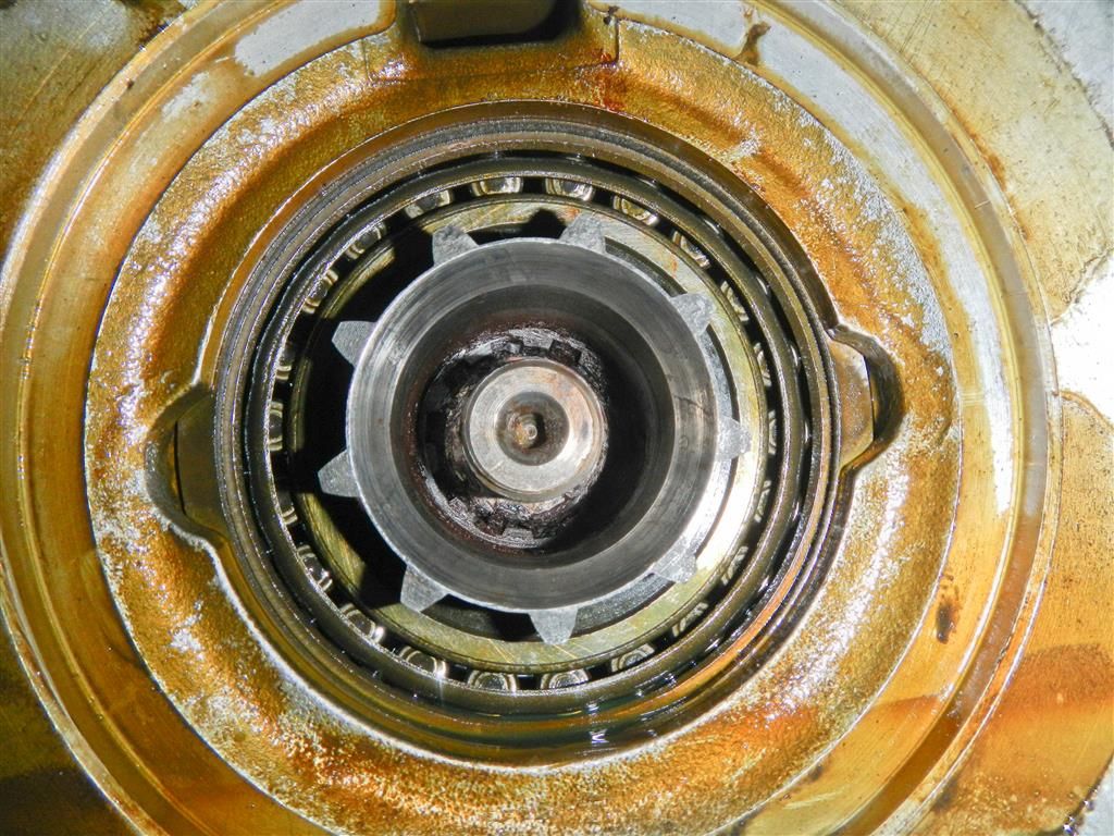 Land Rover LT230 Fitting an oil feed plate Land Rover Gearbox parts